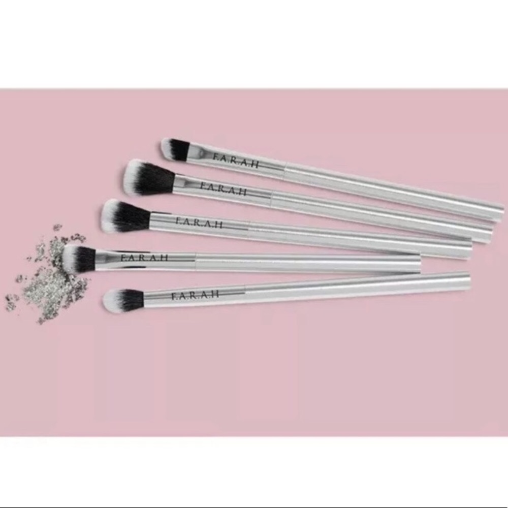 🖤 NWT Farah 5 brush set